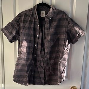 GAP - Short Sleeve Button-Up Striped Shirt in Charcoal and Dark Gray